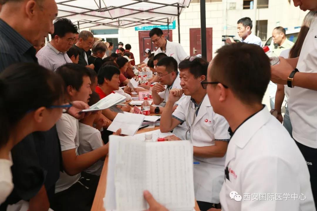 家门口看名医 ——西安国际医学中心组成的大型义诊团队走进永寿县