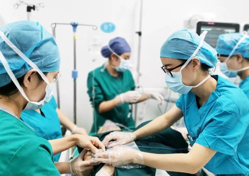 西安国际医学中心泌尿外科成功完成高难度肾肿瘤剜除手术 