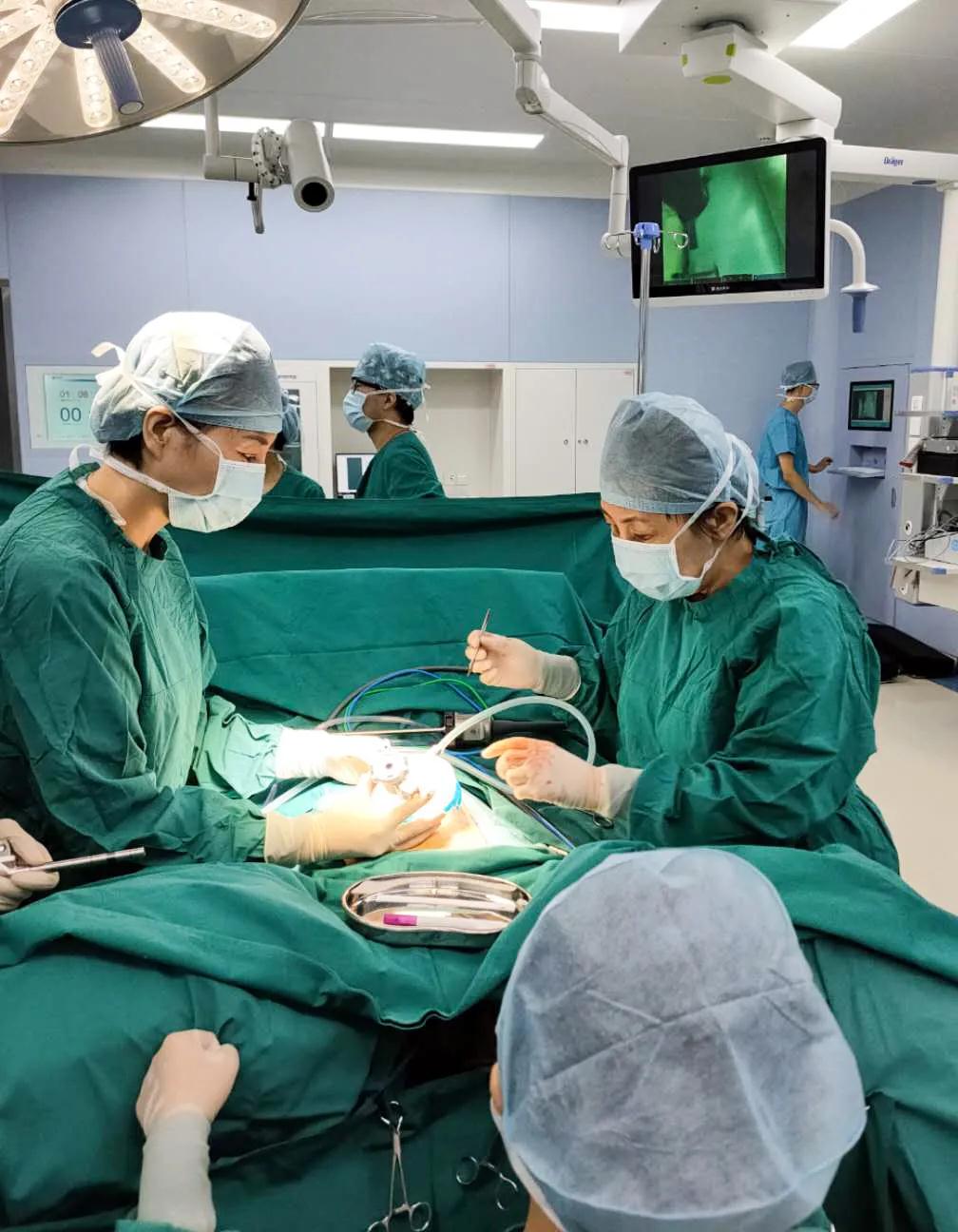 达芬奇Xi（第四代）手术机器人完成陕西省单孔手术“首秀”