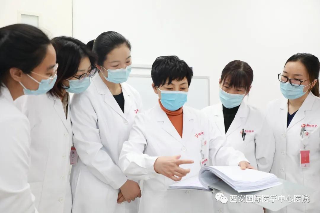 81岁老人腹大如球，一个半小时后……