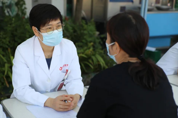 献礼教师节——西安国际医学中心医院联合东大学校义诊