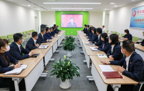 西安国际医学中心医院党员积极收听收看党的二十大开幕盛况