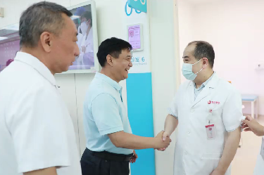 西北大学王亚杰书记一行来我院开展教师节慰问活动