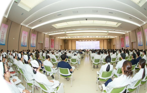 六载筑根基 奋进新征程——我院举行建院六周年暨2025年新员工入职宣誓大会